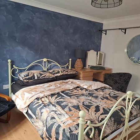 Driftmark Beachfront Location Aberavon Beach Sea Views Large Driveway Parking Private Site Fibre Optic Wi Fi Port Talbot Bagian luar foto