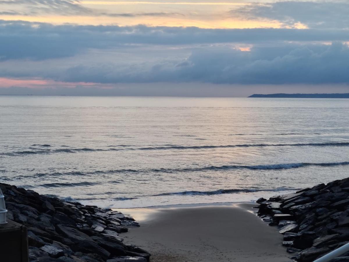Driftmark Beachfront Location Aberavon Beach Sea Views Large Driveway Parking Private Site Fibre Optic Wi Fi Port Talbot Bagian luar foto