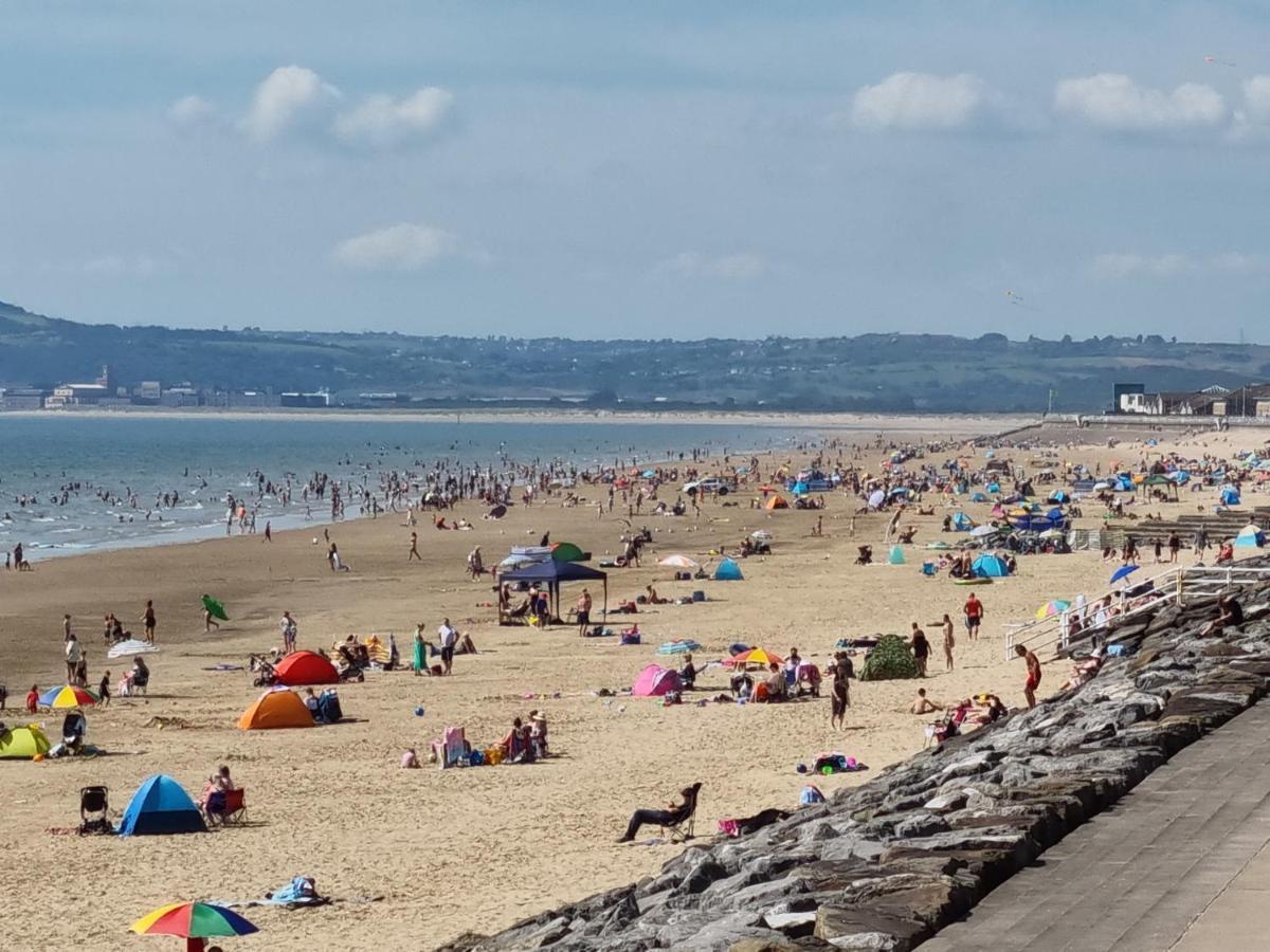 Driftmark Beachfront Location Aberavon Beach Sea Views Large Driveway Parking Private Site Fibre Optic Wi Fi Port Talbot Bagian luar foto