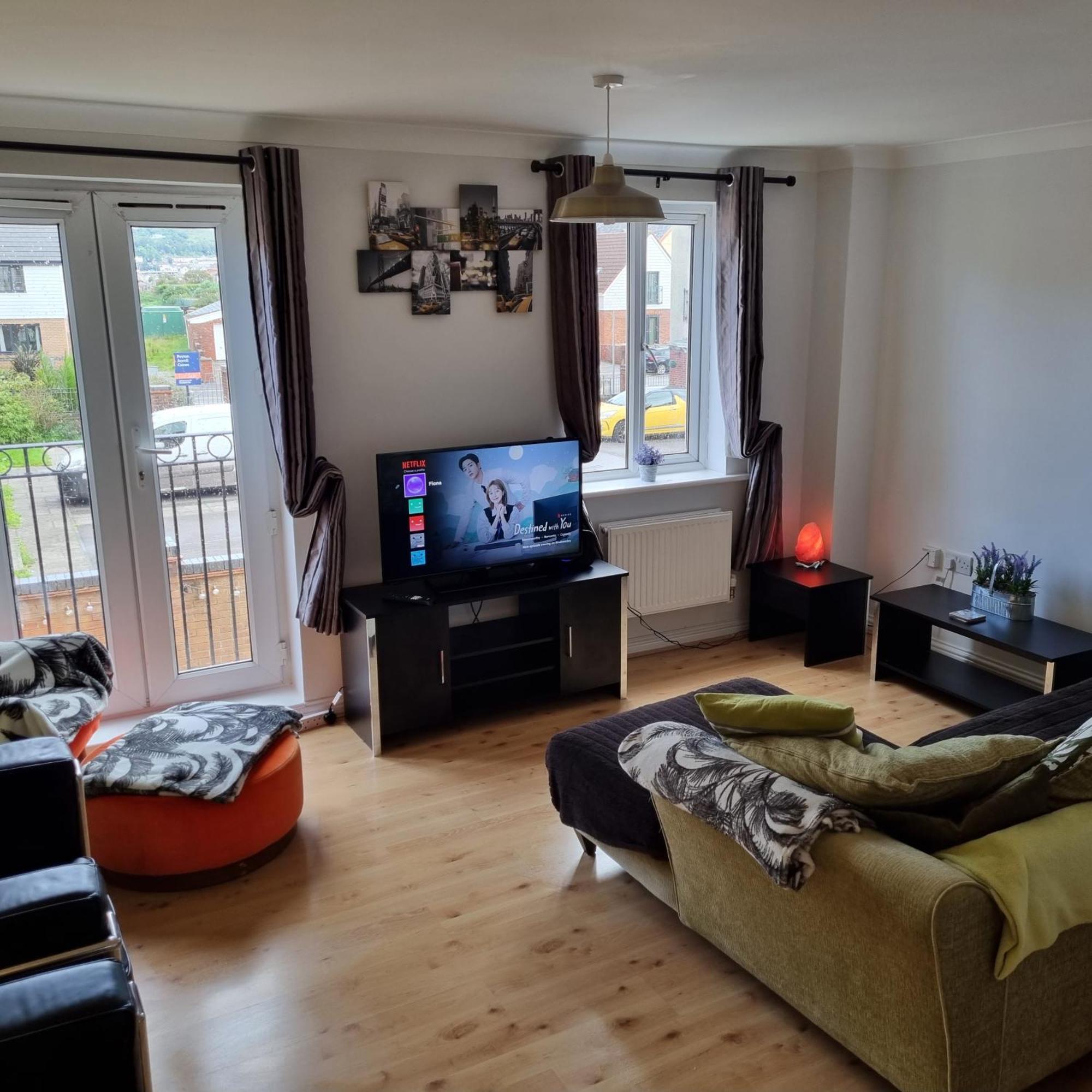 Driftmark Beachfront Location Aberavon Beach Sea Views Large Driveway Parking Private Site Fibre Optic Wi Fi Port Talbot Bagian luar foto