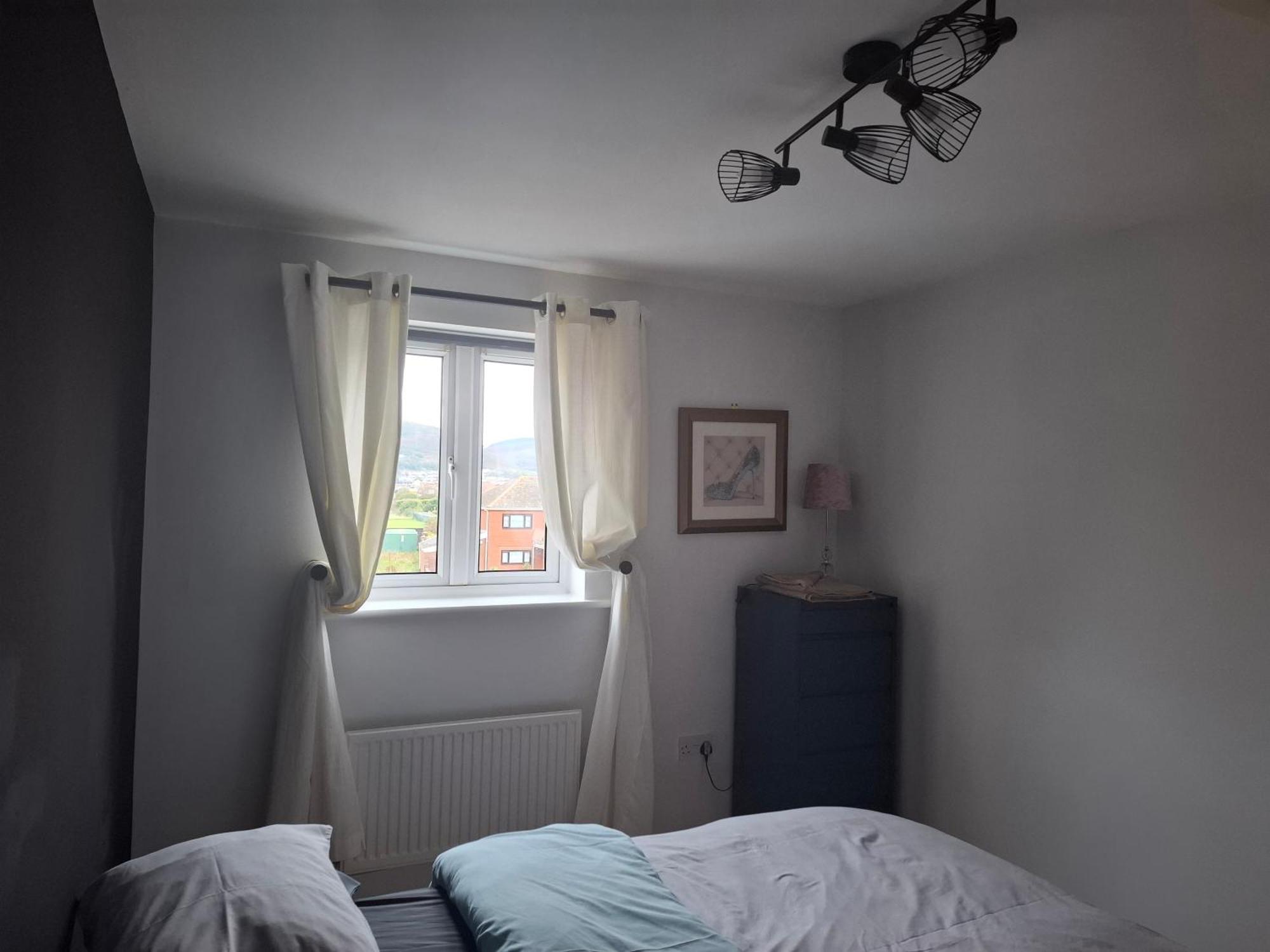 Driftmark Beachfront Location Aberavon Beach Sea Views Large Driveway Parking Private Site Fibre Optic Wi Fi Port Talbot Bagian luar foto